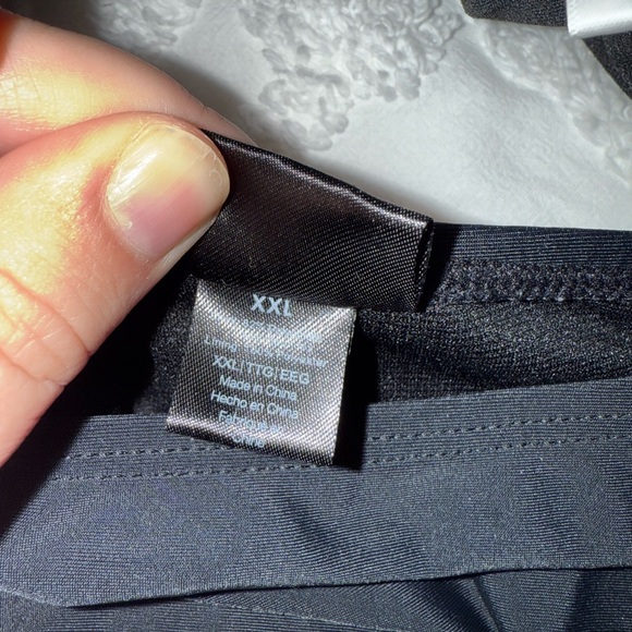 XL Floral Tankini Top and Black Bottoms - Picture 5 of 5